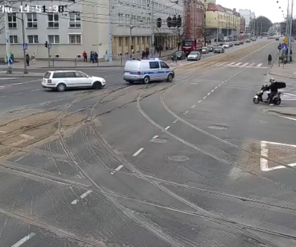 Gdańsk: Urodziła dziecko w samochodzie. Pędzące auto eskortowała policja