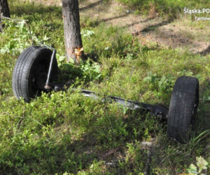 Zderzenie trzech aut na Śląsku. Nie żyje 82-latka z Fiata Punto