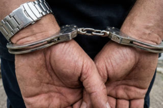 Zatrzymanie w Warszawie. Fałszywi hydraulicy okradali seniorów