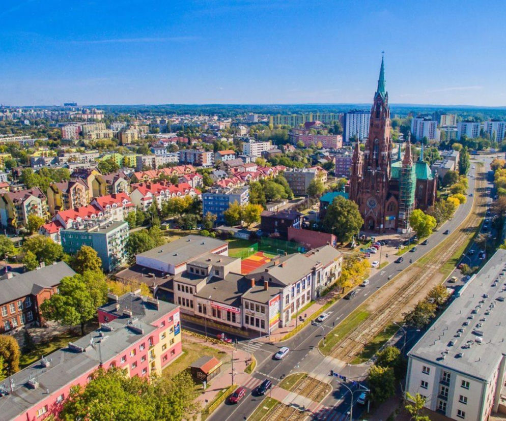 To największe miasto w województwie śląskim. Jednak nie zawsze posiadało prawa miejskie