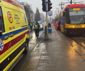 Pasażer zmarł w tramwaju na Ochocie. Na miejscu pracowały służby