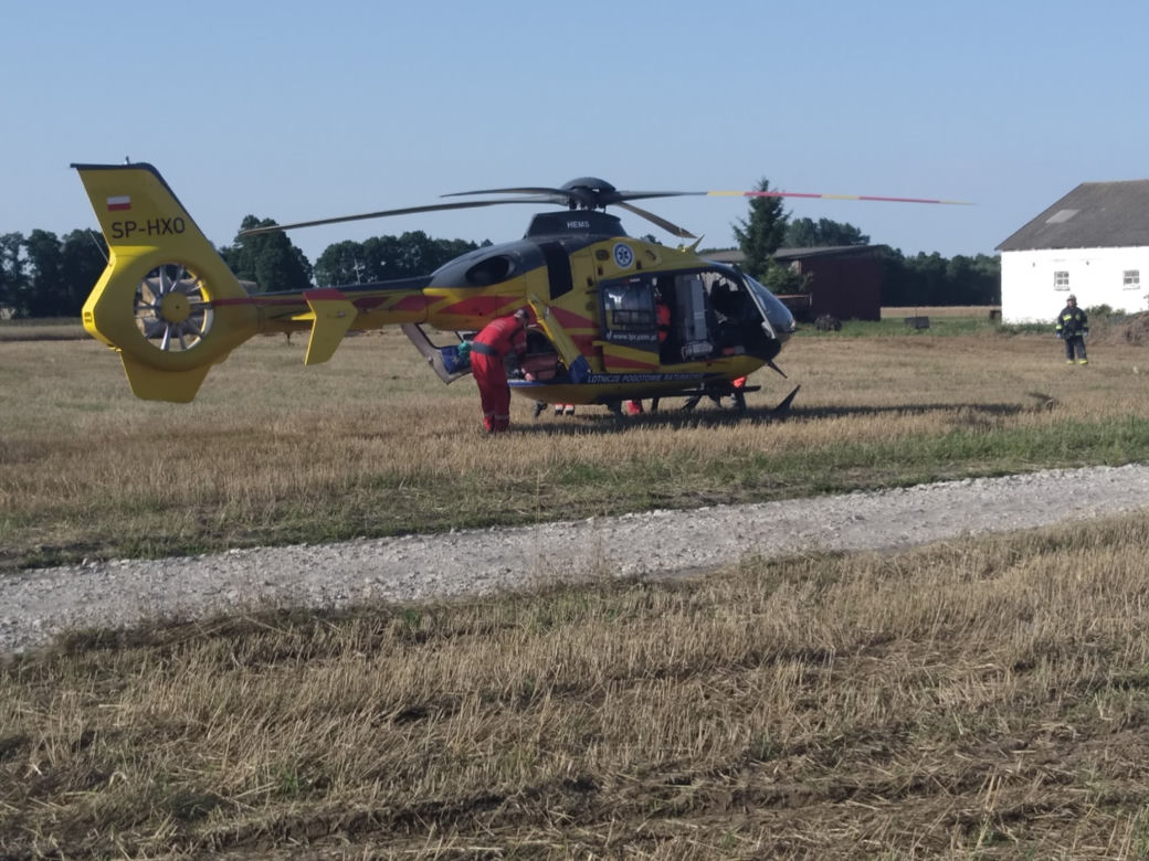 Fatalny wypadek pod Płockiem! Dziecko uderzyło w samochód! Zabrał je śmigłowiec