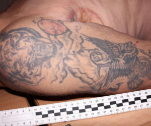 Poznajesz te tatuaże? Policjanci proszą o pomoc w identyfikacji zwłok