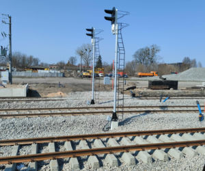 Utrudnienia na przejazdach kolejowych w Łomży i regionie. Zmiany dla kierowców i pasażerów MPK