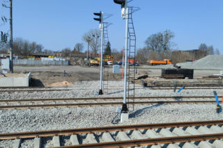 Utrudnienia na przejazdach kolejowych w Łomży i regionie. Zmiany dla kierowców i pasażerów MPK