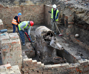 W piwnicy przedwojennej kamienicy znaleziono maszynę do palenia kawy