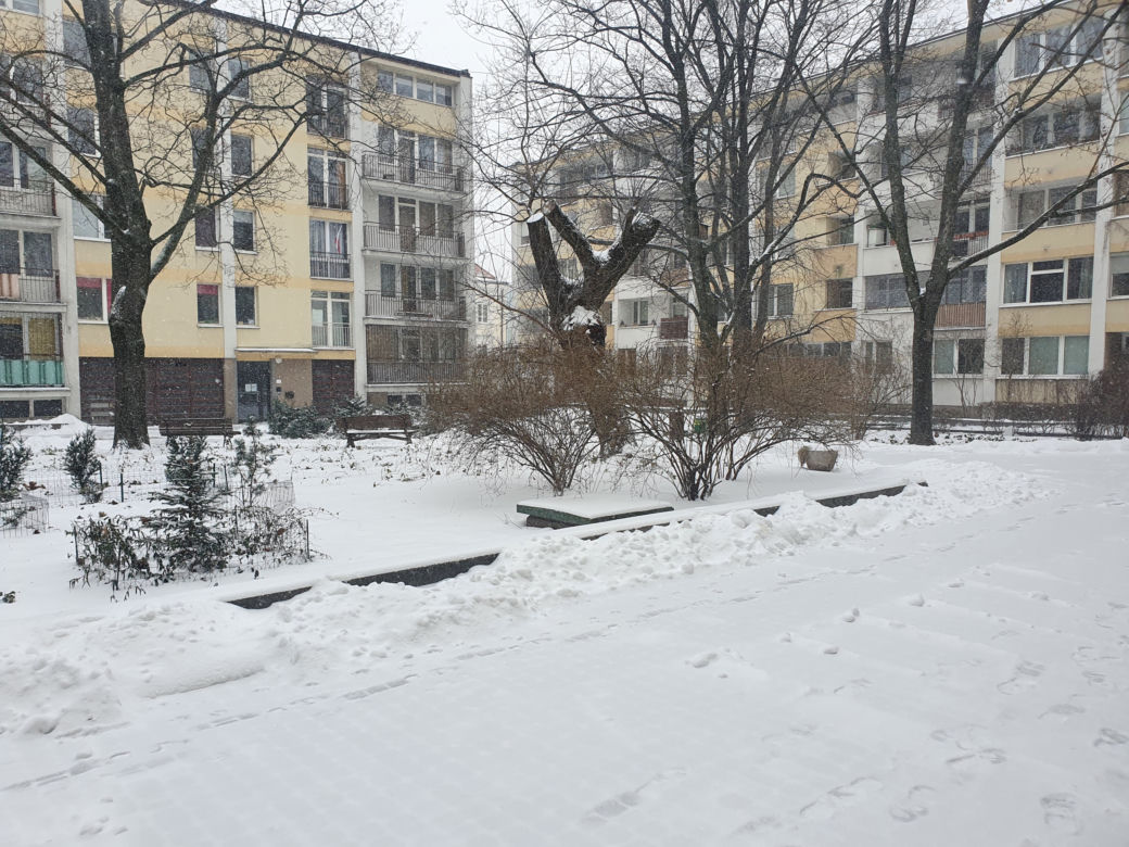 Zima w Warszawie. Zasypane chodniki, ulice, place [GALERIA]