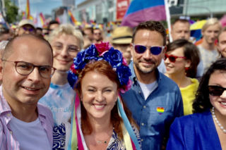 Oni wzięli udział w Paradzie Równości w Warszawie. Zobacz, kogo można było spotkać w tęczowym pochodzie [ZDJĘCIA]