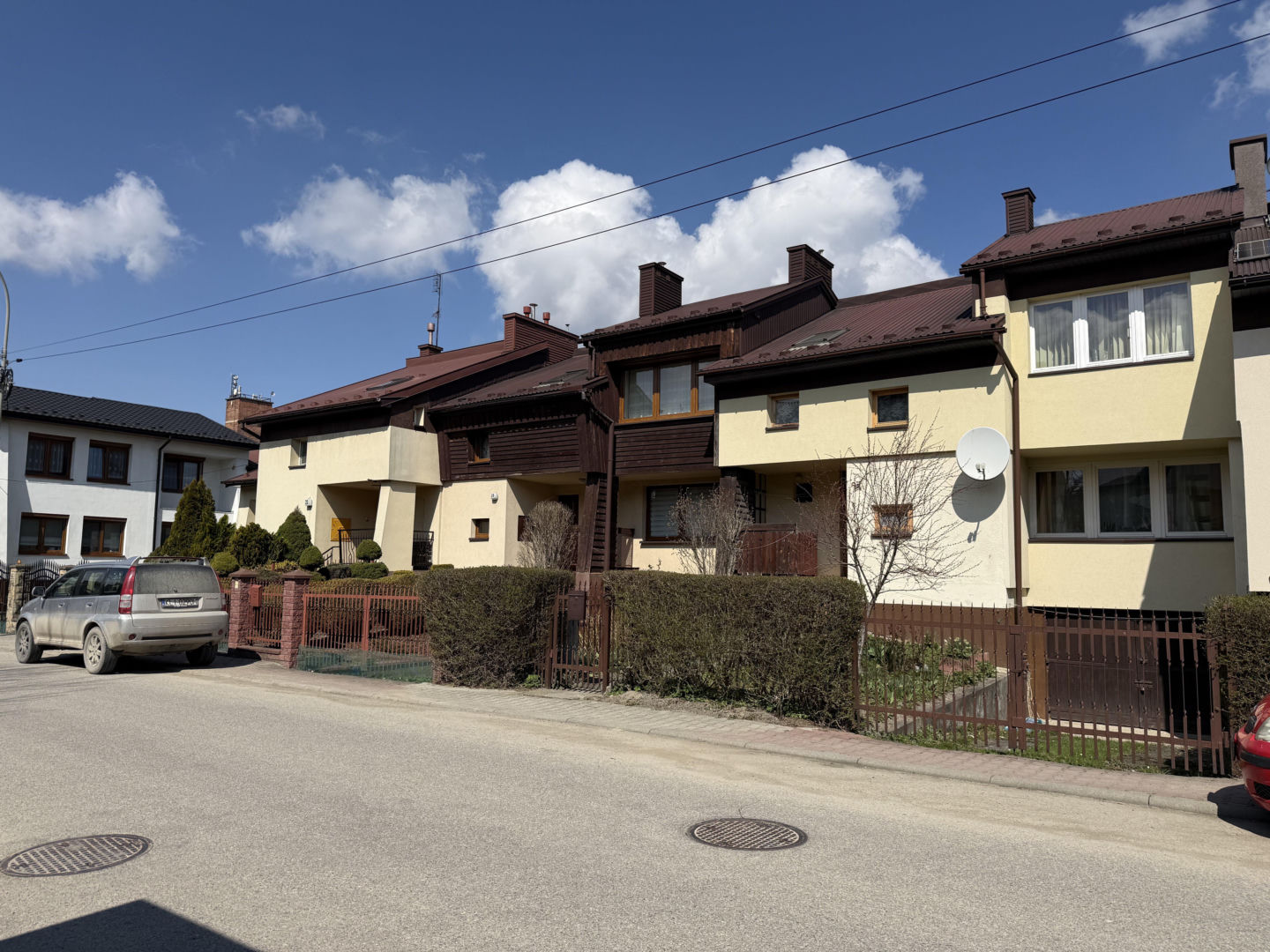 "Działy". Domy z lat 80. Limanowa