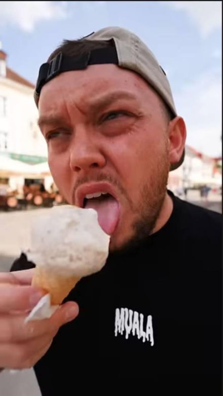 Książulo zjadł lody o smaku... kebaba. Tak je ocenił: "Chory pomysł" 