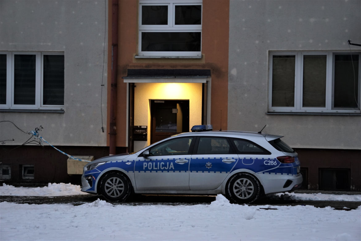 Tragiczna awantura domowa w Bydgoszczy. Dwóch mężczyzn nie żyje, dwie kobiety ciężko ranne [ZDJĘCIA]