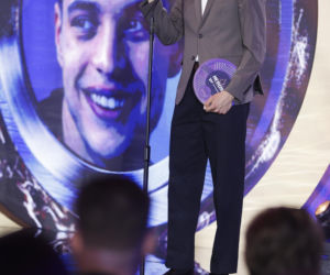 Władimir Semirunnij wsparł zrzutkę u Łatwoganga. Olimpijczyk zgolił włosy i przekazał medal na aukcję