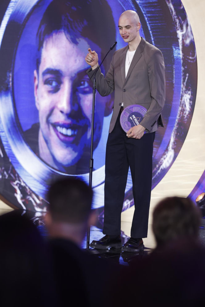 Władimir Semirunnij wsparł zrzutkę u Łatwoganga. Olimpijczyk zgolił włosy i przekazał medal na aukcję