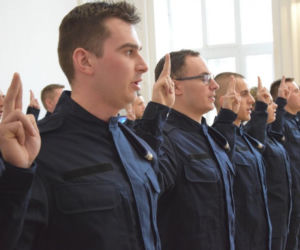 Nowi policjanci na Podkarpaciu. 5 policjantek i 12 policjantów złożyło ślubowanie [FOTO]