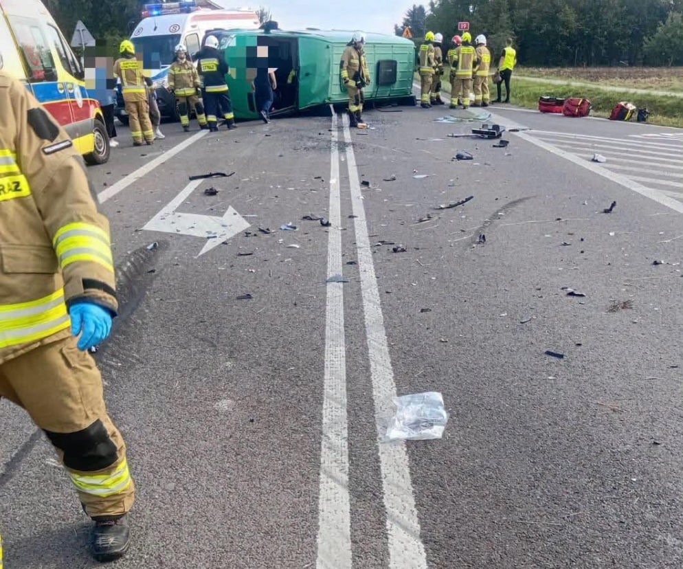 Zderzenie busa rejsowego i osobówki w Pułankowicach. Są poszkodowani
