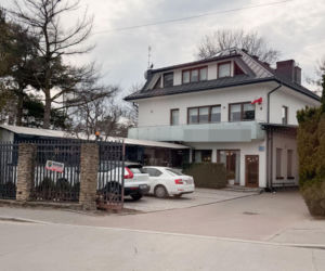 Marcin Mroczek z dziewczyną w cukierni