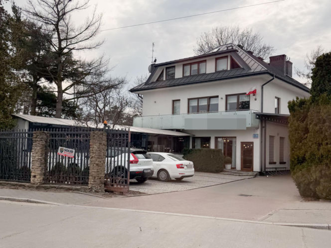 Marcin Mroczek z dziewczyną w cukierni