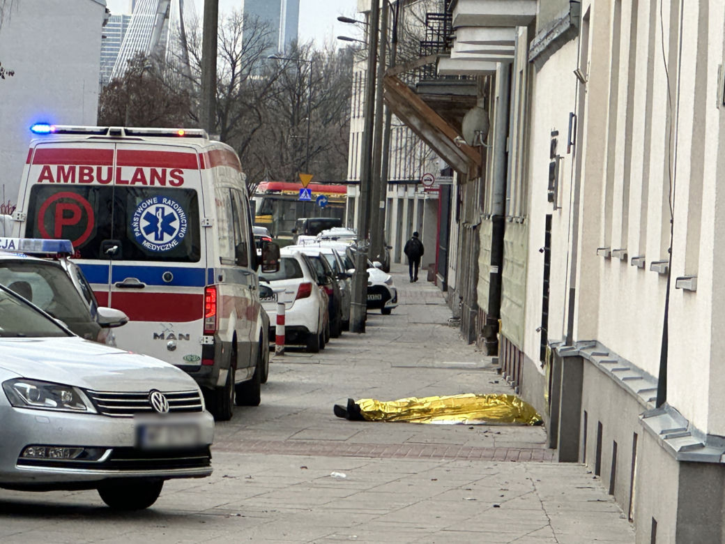 Dramatyczna akcja ratunkowa na warszawskiej Pradze. Upadł na ziemię i umarł