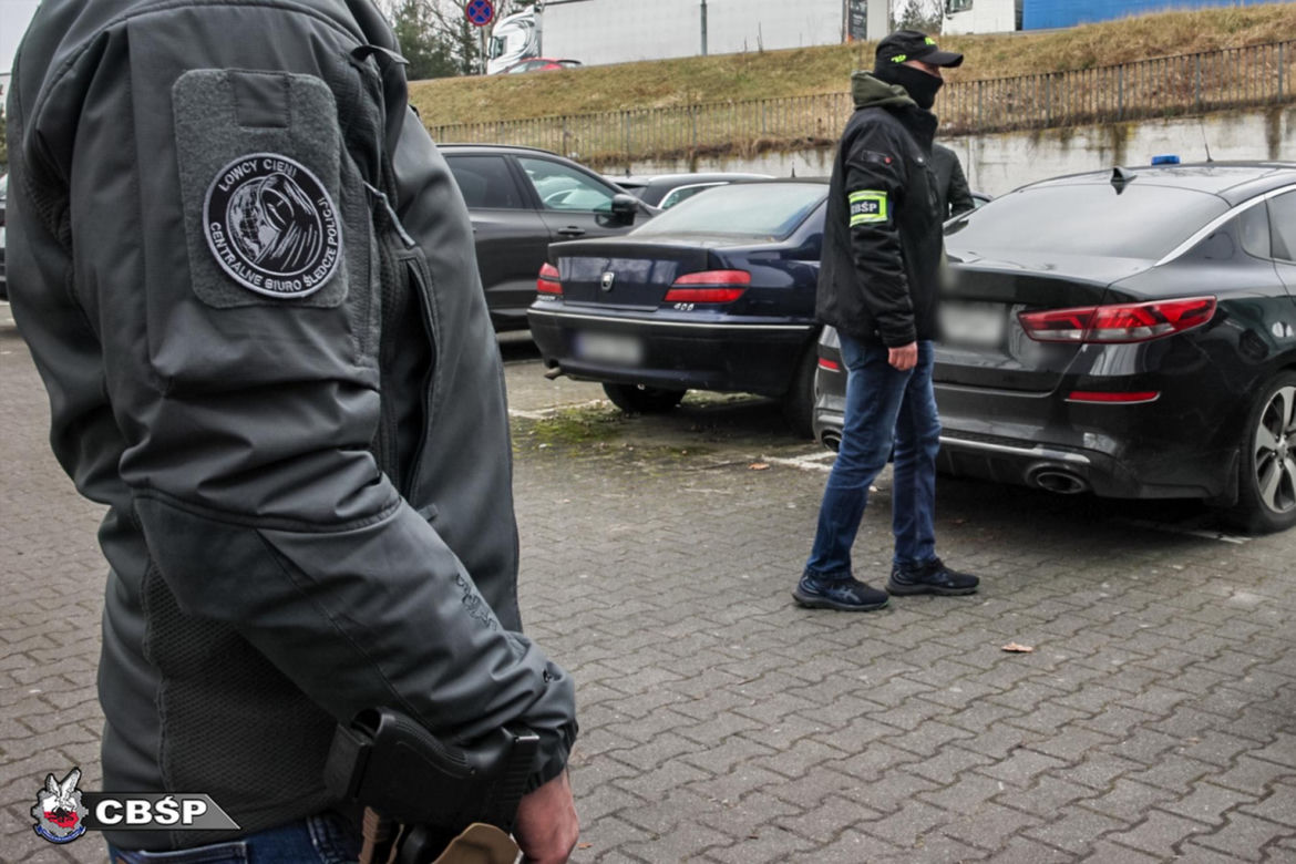 „Belmondziak” w rękach policji. Przez dwa lata ukrywał się za granicą. Zatrzymali go Łowcy Cieni