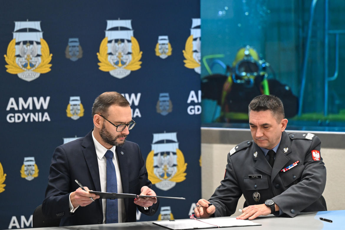 Umowa na zbudowanie okrętu ratowniczego dla Marynarki Wojen