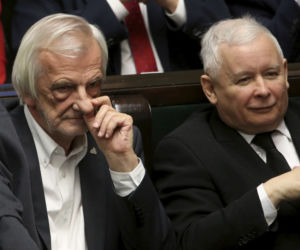 Co za zmiana! Przemysław Czarnek zajął miejsce Terleckiego u boku prezesa PiS