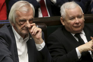 Co za zmiana! Przemysław Czarnek zajął miejsce Terleckiego u boku prezesa PiS