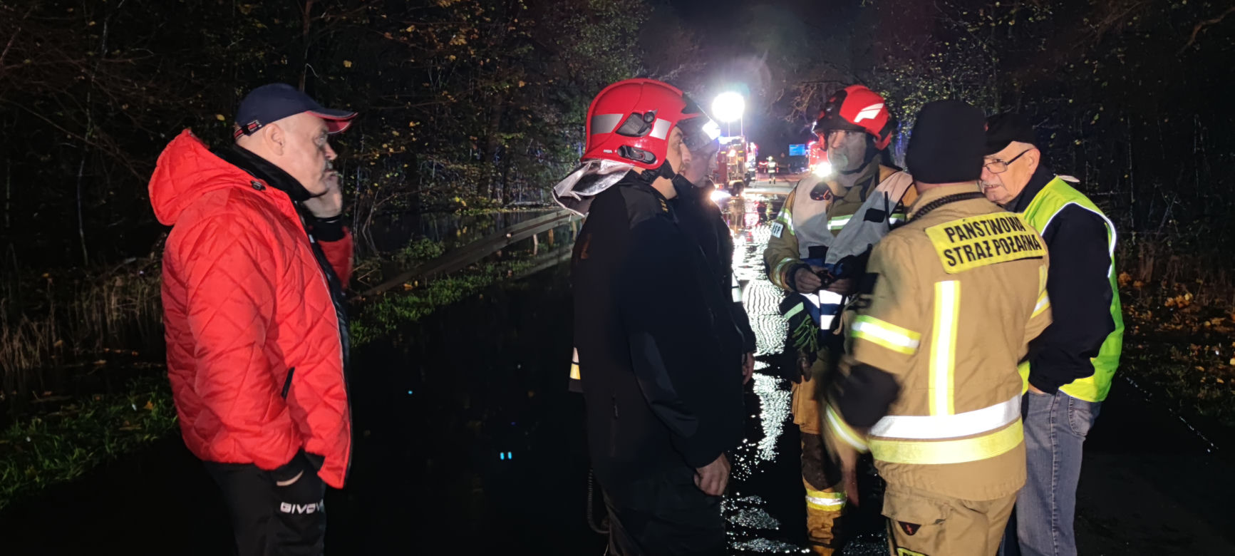 Łobez. Sytuacja jest kryzysowa, woda zagraża mieszkańcom. Zawalił się most, zamknięto drogi 