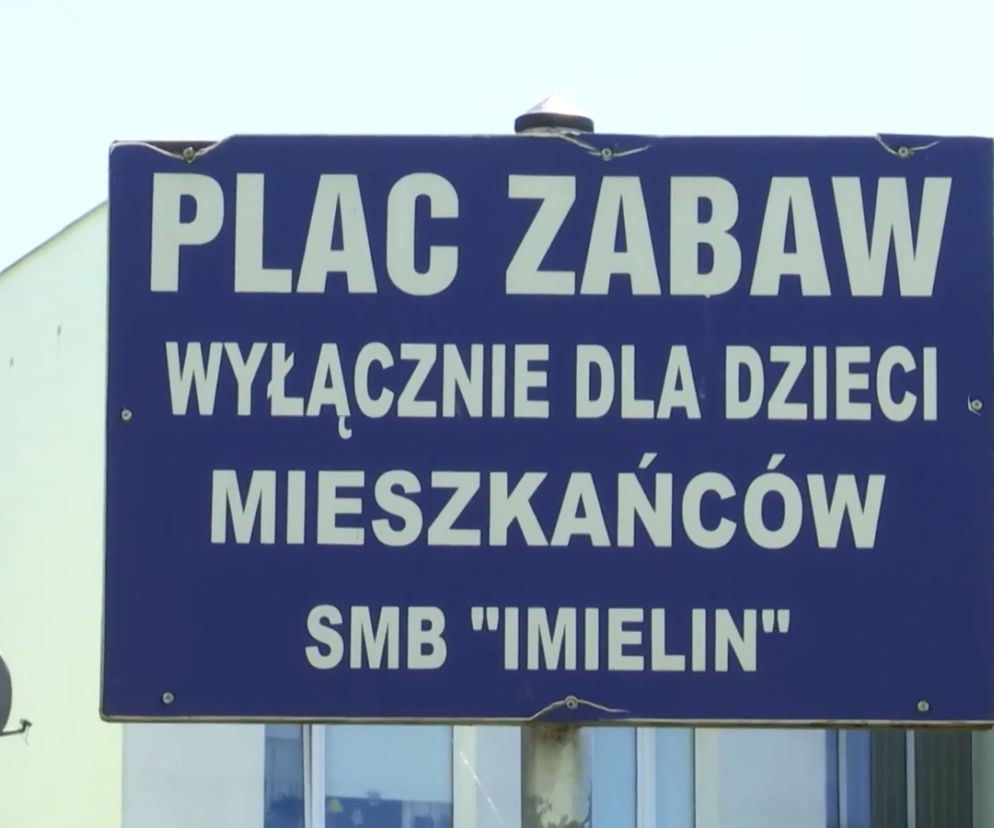 Jak widać, na placu mogą bawić się jedynie dzieci mieszkańców osiedla