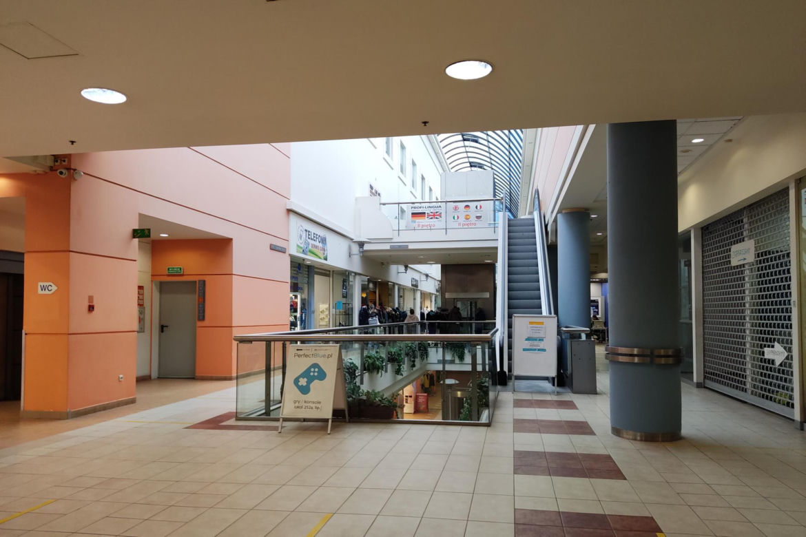 Centrum handlowe Land przy metrze Służew w Warszawie