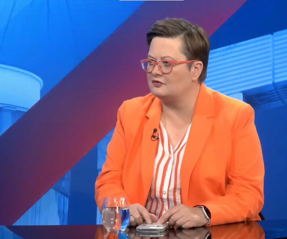 Wiceminister edukacji Katarzyna Lubnauer w studiu radiowym. O zmianach dla dzieci w social mediach przeczytasz na SE Polityka.