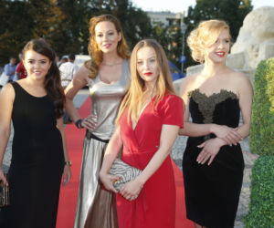 Jesienna ramówka TVP 2015. Dziewczyny ze Lwowa. Olyia (Katarzyna Ucherska), Swietłana (Anna Maria Buczek), Polina (Magdalena Wróbel), Uliana (Anna Gorajska)