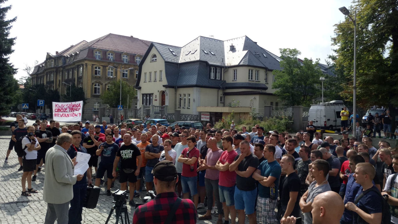 Górniczy protest przed siedzibą PGG. "Chcemy podwyżek!" [ZDJĘCIA]