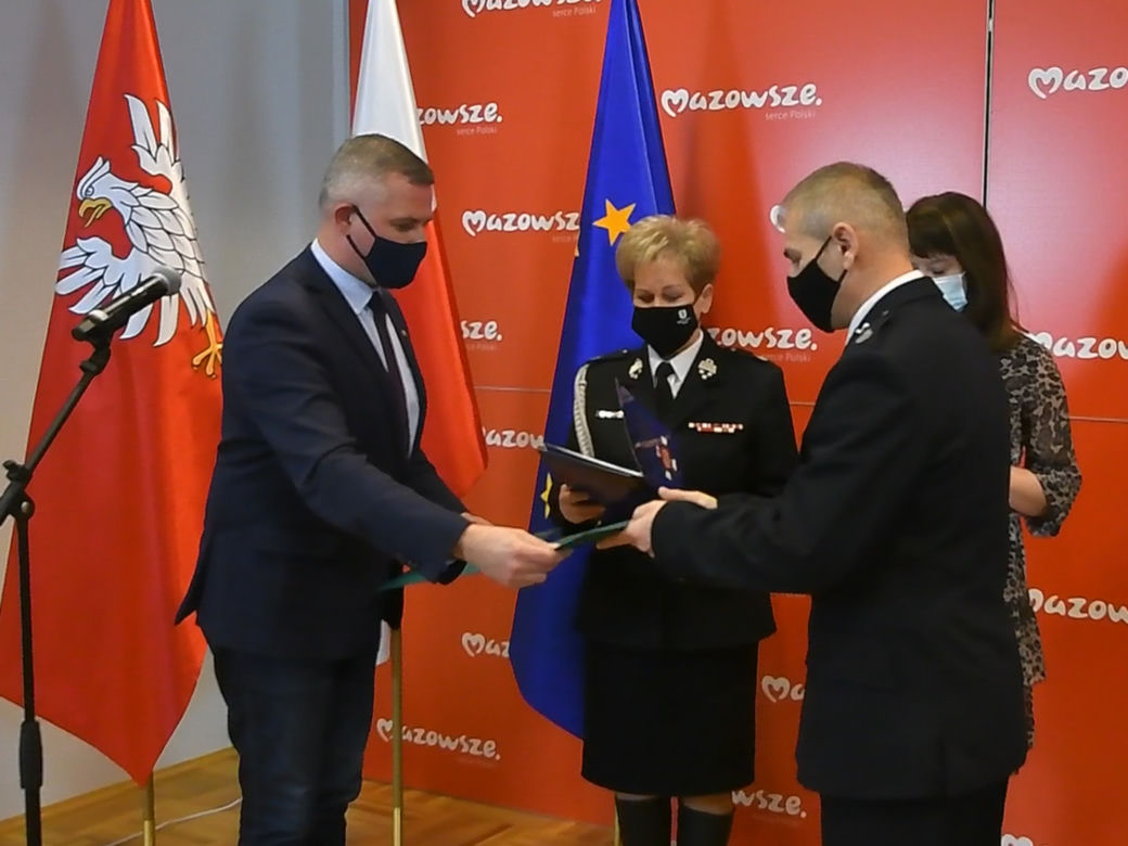Marszałek przyznał nagrody. 15-letnia bohaterka została "Strażakiem Miesiąca"