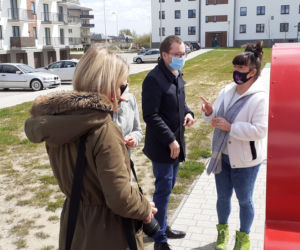 Podwójne serce na nakrętki stanęło na iławskim osiedlu Piastowskim