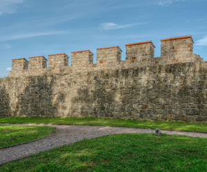 To miasto w Małopolsce ma jeden z najpiękniejszych zamków. Jan Długosz pisał w nim swoje kroniki