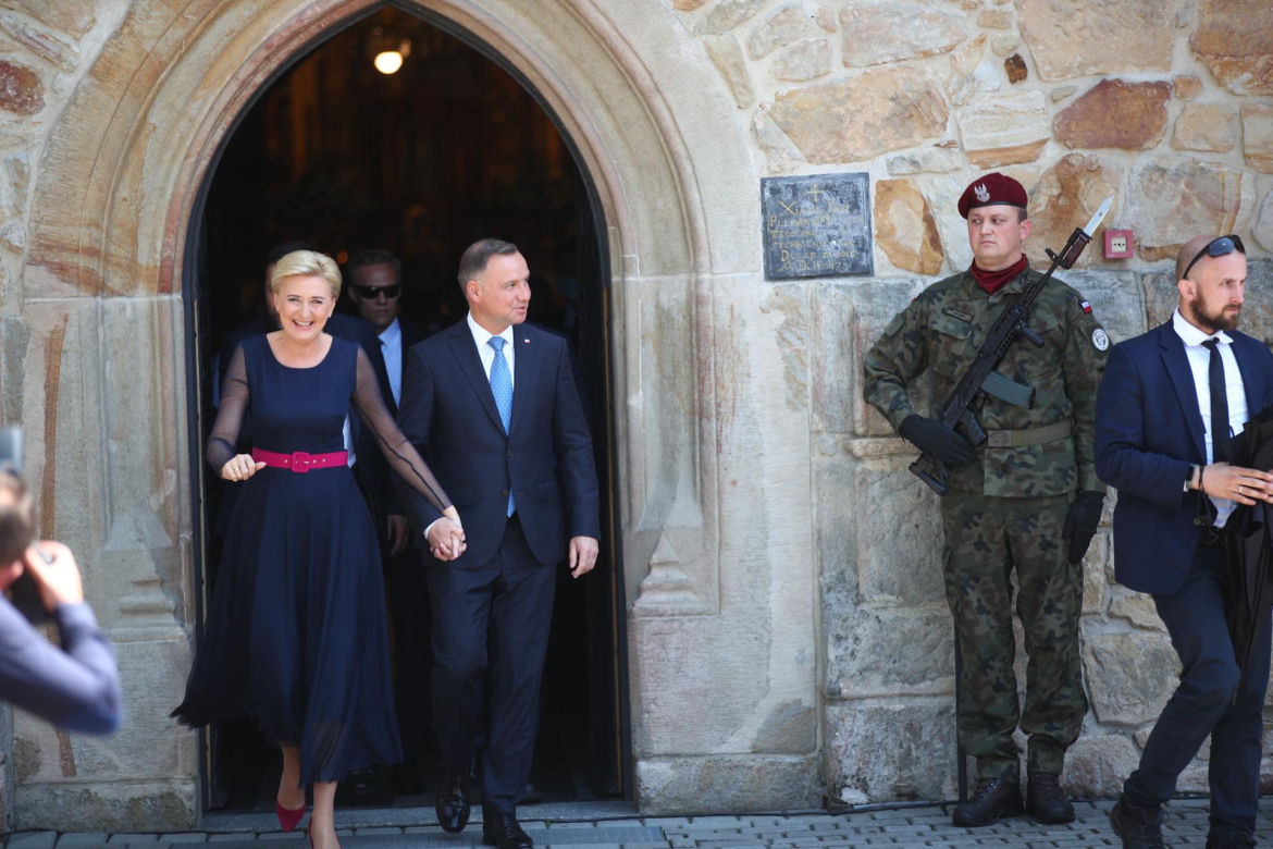 Co się stanie z kreacjami Agaty Dudy?