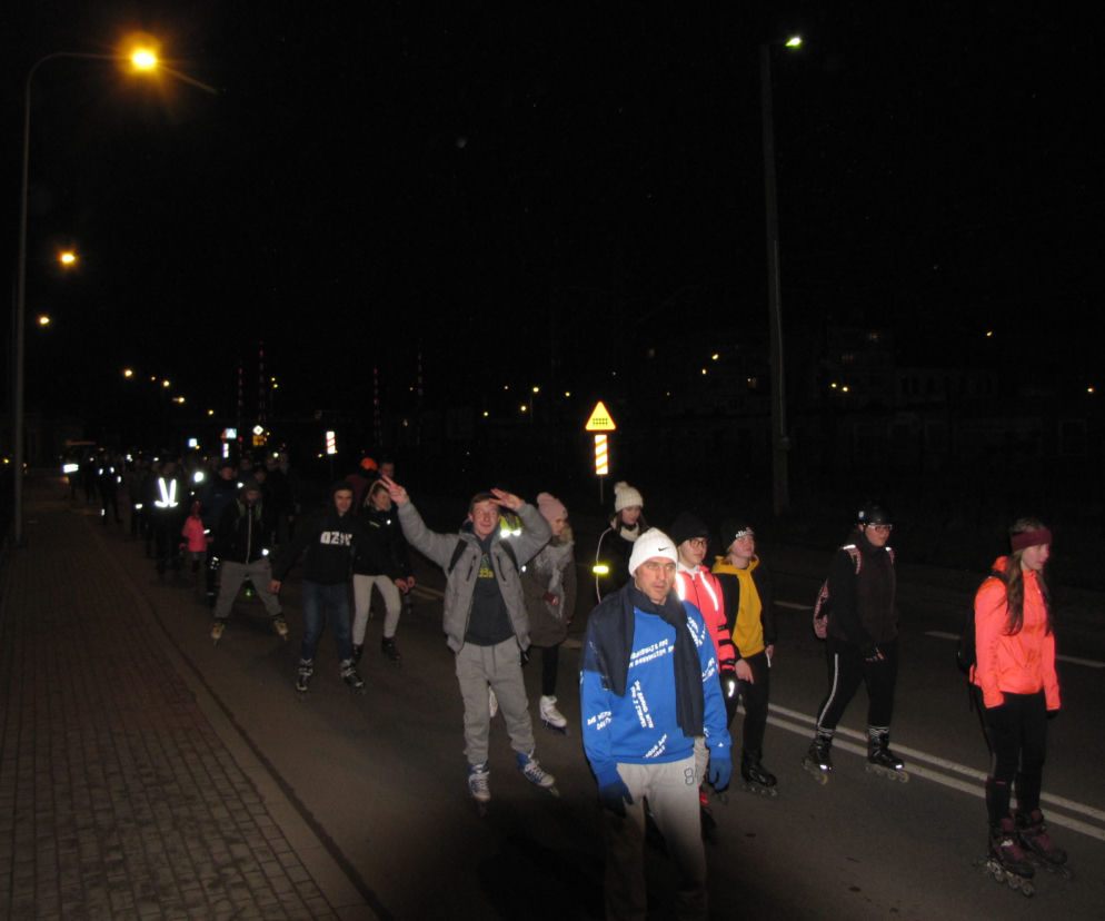 Rolkarzom pogoda niestraszna! Zainaugurowali sezon nightskatingowy