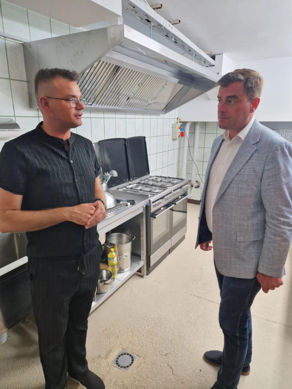 W Urzędzie Miasta Leszna otwarto Bistro Szczypta Smaku. Co można zjeść i za ile?