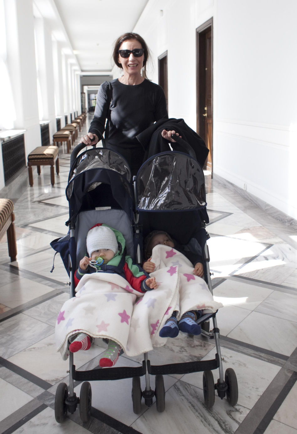 Barbara Sienkiewicz z bliźniakami w Sejmie (2015)