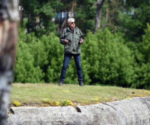 Sensacje XX wieku w Nowogrodzie. Wołoszański kręcił dokument na Podlasiu [ZDJĘCIA]