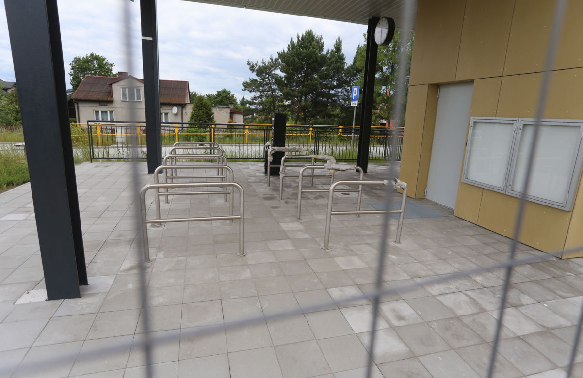 Fuszerka na dworcu PKP? Mieszkańcy od roku czekają na otwarcie gotowej stacji