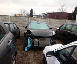 Policjanci odzyskali 6 kradzionych samochodów i motocykl, 2 osoby usłyszały zarzuty