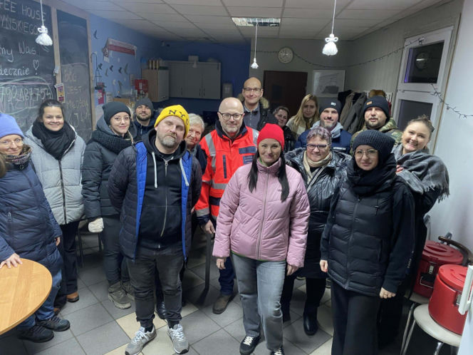 Wigilia w Coffee House Waryńskiego 19. Święty Mikołaj przyszedł do potrzebujących wsparcia