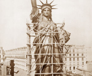 Statua Wolności w trakcie budowy we Francji, 1884
