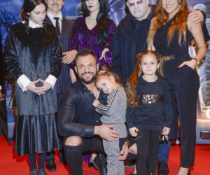 Rodzina Trybsonów na premierze Rodziny Addamsów