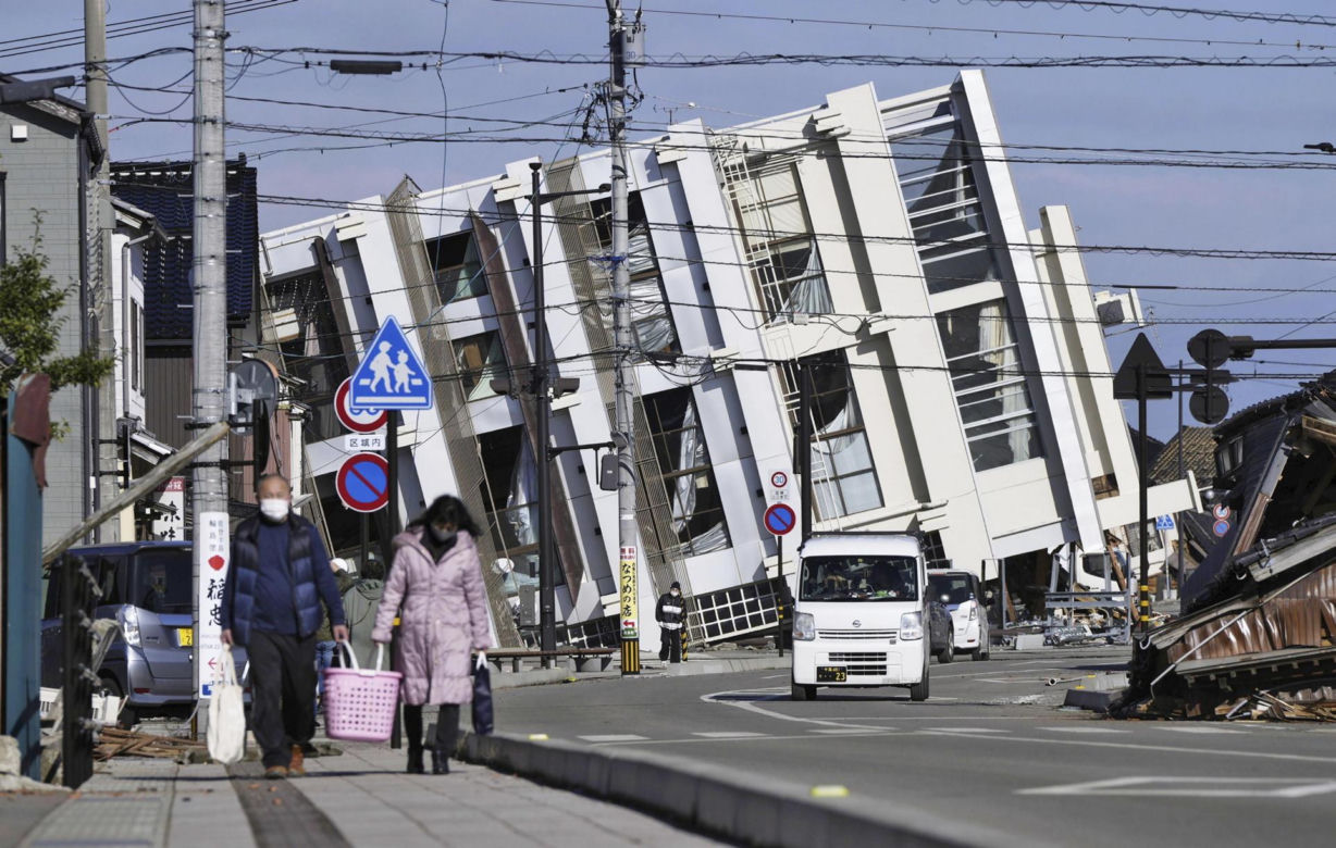 Szokujące zniszczenia w Japonii po trzęsieniu ziemi. Liczba ofiar rośnie