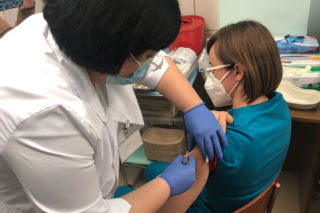 Gdzie się zaszczepić przeciwko COVID-19 w województwie śląskim? Oto pełna lista punktów szczepień [MAPA]