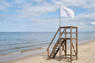 Sinice Darłowo. Czy w Darłowie można się kąpać 14.07? Flaga, warunki pogodowe