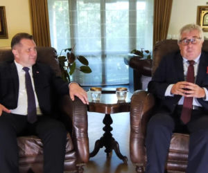 W takich warunkach mieszka Czarnek. Tak dom wygląda w środku