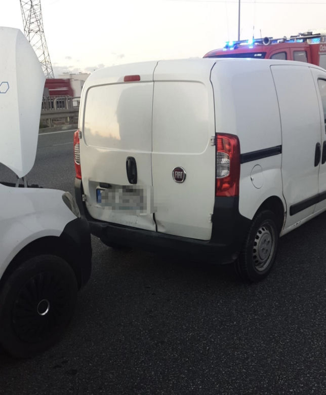 Wielki karambol na S8 pod Warszawą. Ciężarówka wjechała w samochody, są ranni